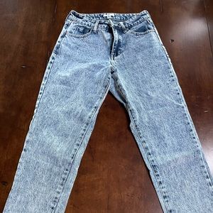 BP. MEDIUM WASH SIZE 25 JEANS, NOT BEEN WORN A LOT